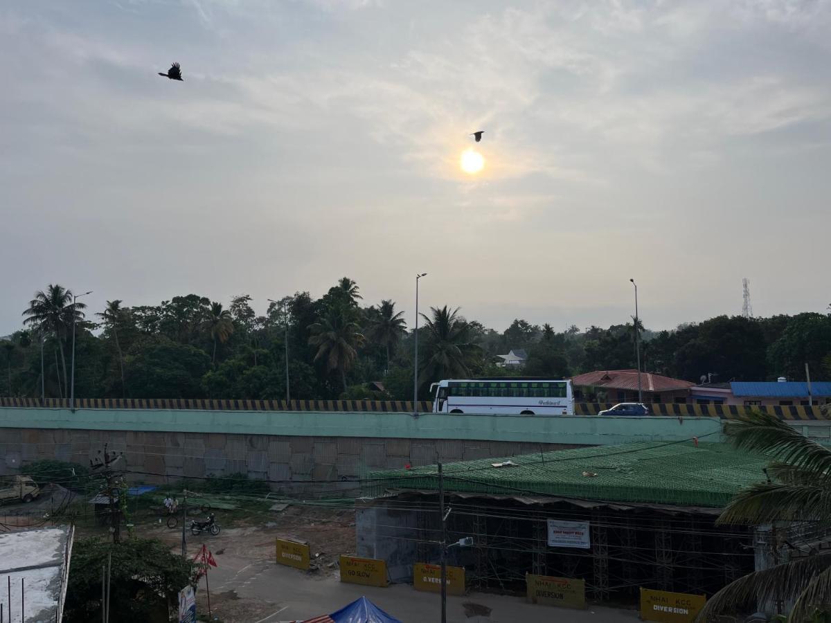 Solomon Apartments,Alappuzha Beach. Εξωτερικό φωτογραφία