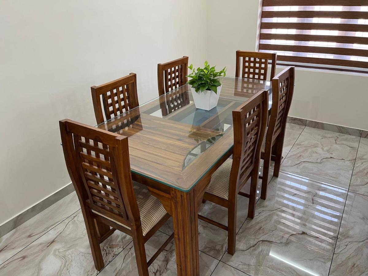 Solomon Apartments,Alappuzha Beach. Εξωτερικό φωτογραφία